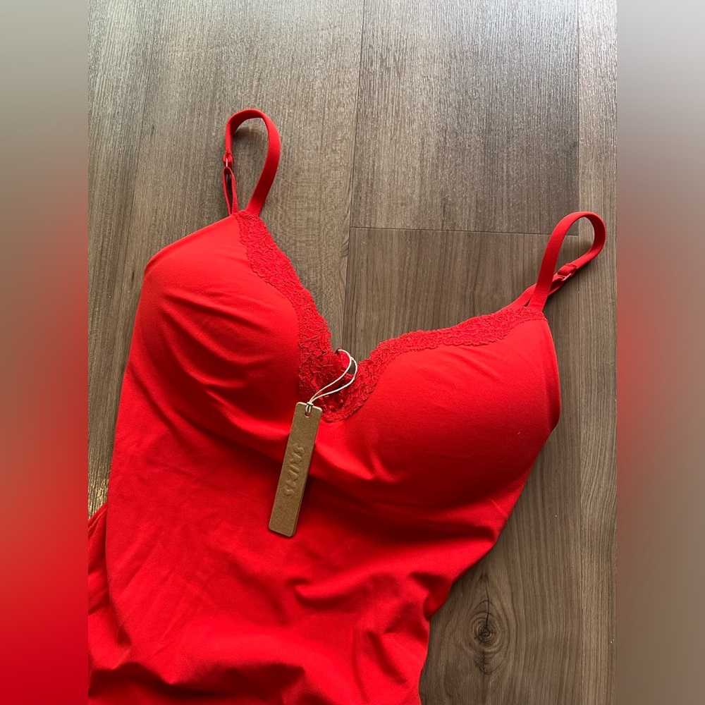 SKIMS NWT Fits Everybody Lace Push-Up Bodysuit in Cayenne